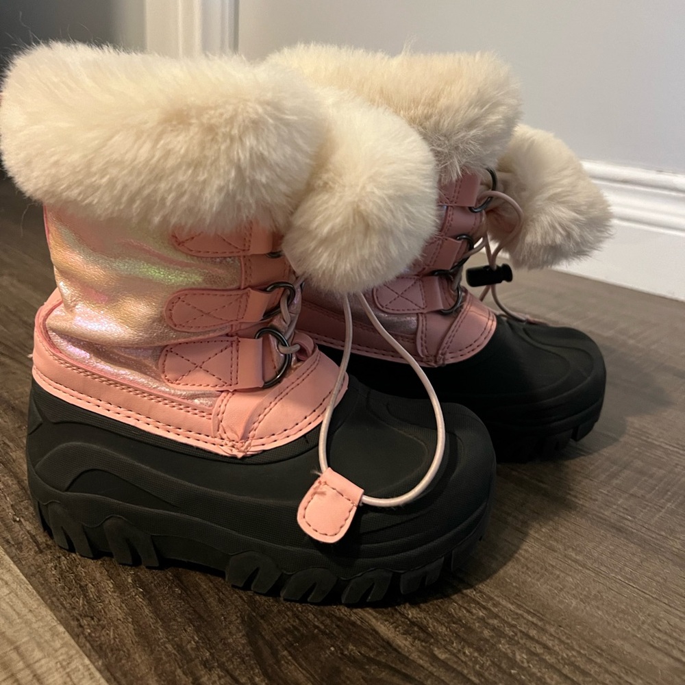 Snow boots